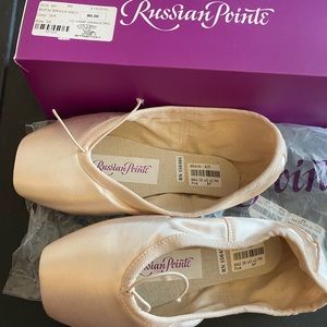 BRAND NEW Pointe shoes: $45 
Russian Pointe Brava size 36, w5, v1 FM pink
